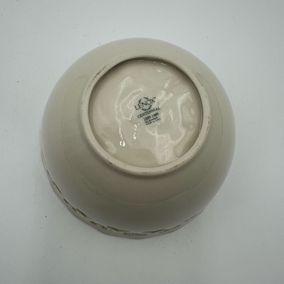 LENOX Beige Porcelain & 22KT Gold Rim HEART Cut Out CANDY DISH Bowl 5.75"D - Picture 2 of 5